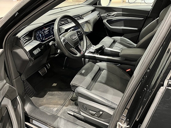 Audi Q8 e-tron 6 of 16