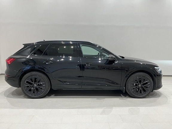 Audi Q8 e-tron 3 of 5
