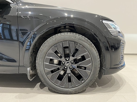 Audi Q8 e-tron 12 of 16