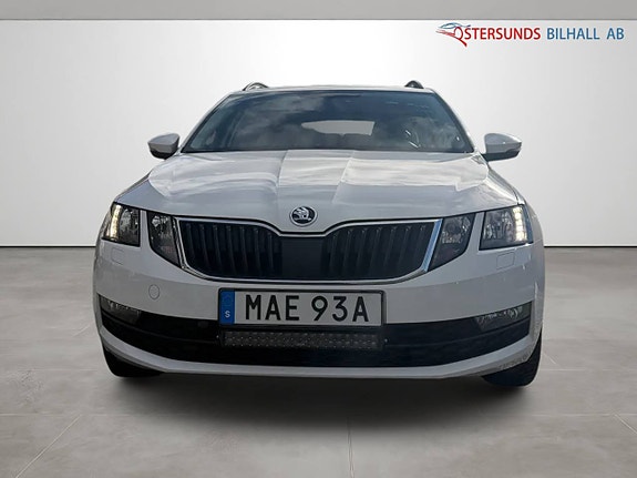 Skoda Octavia 2 of 5