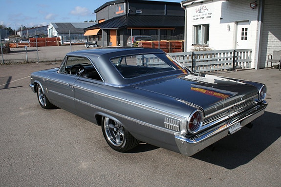 Ford Galaxie 6 of 26