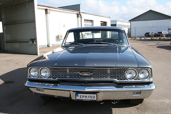 Ford Galaxie 12 of 26