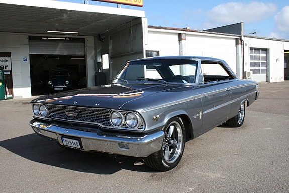 Ford Galaxie 11 of 26