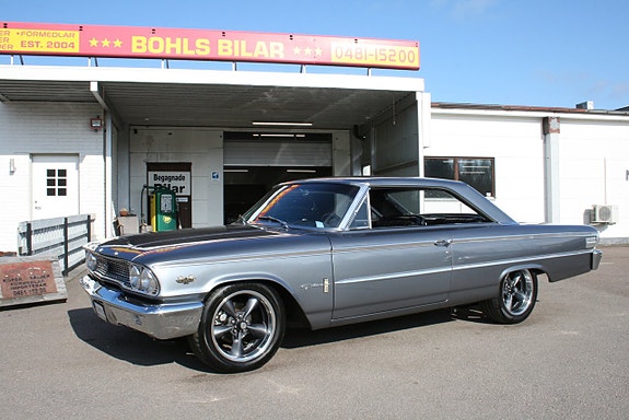 Ford Galaxie 10 of 26