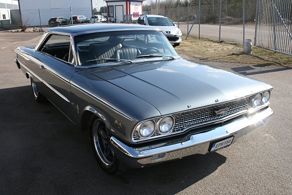 Ford Galaxie 3 of 26