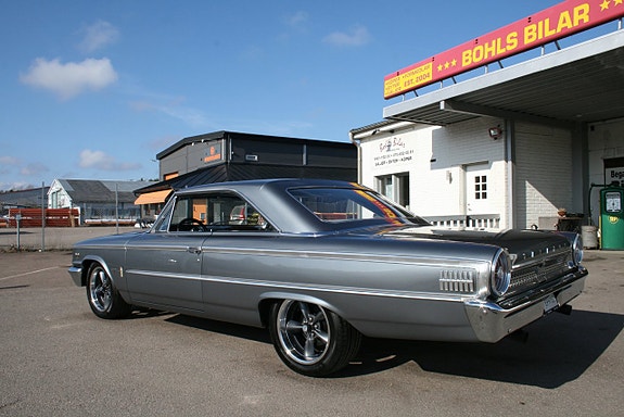 Ford Galaxie 8 of 26