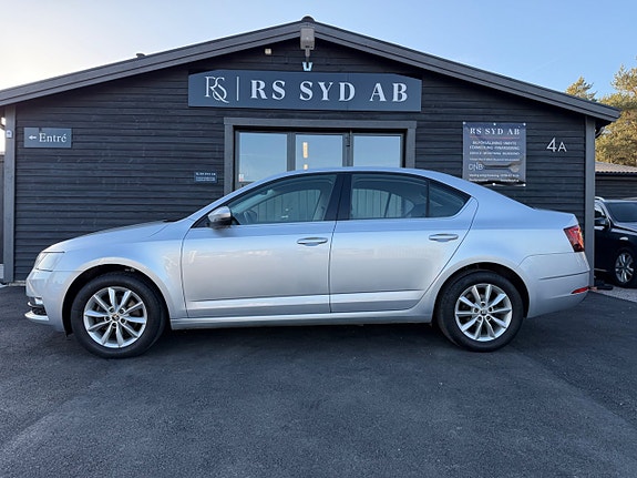 Skoda Octavia 2 of 5