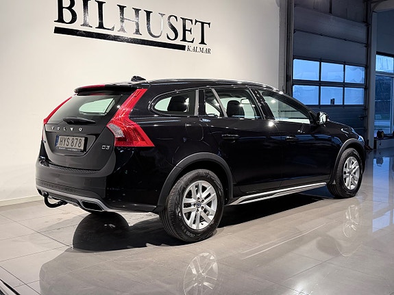 Volvo V60 Cross Country 4 of 5