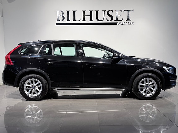 Volvo V60 Cross Country 3 of 5