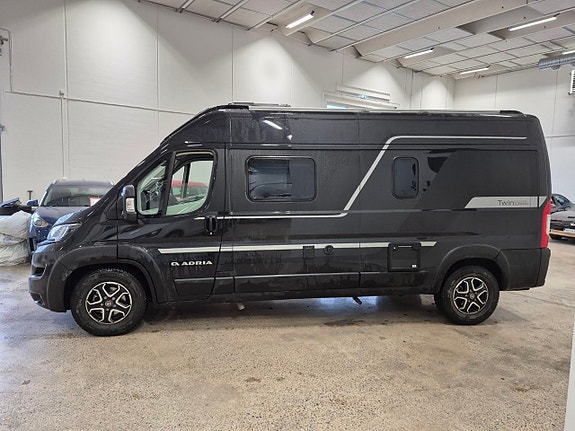 ADRIA MOBIL TWIN SUPREME 600 SPB Plåtis Markis Drag 6 meter B-Kort Backkamera
