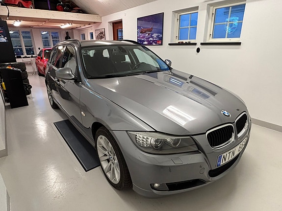 BMW 320d 2 of 16