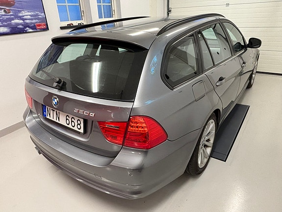 BMW 320d 7 of 16