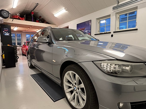 BMW 320d 3 of 16
