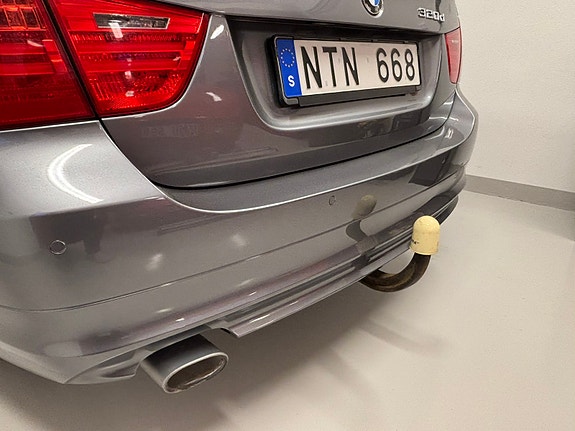 BMW 320d 8 of 16