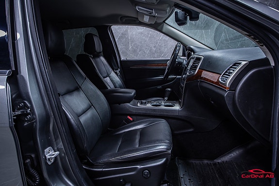 Jeep Grand Cherokee 15 of 29