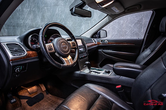 Jeep Grand Cherokee 11 of 29