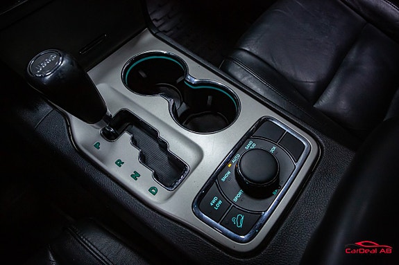Jeep Grand Cherokee 27 of 29