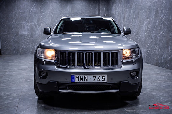 Jeep Grand Cherokee 2 of 29