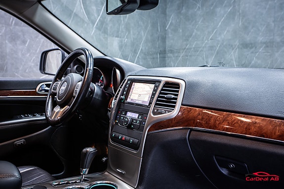 Jeep Grand Cherokee 13 of 29