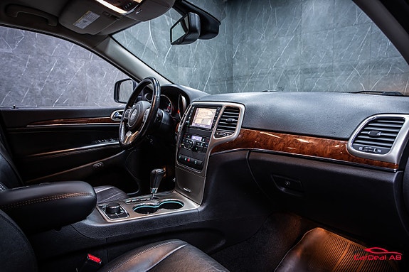 Jeep Grand Cherokee 14 of 29