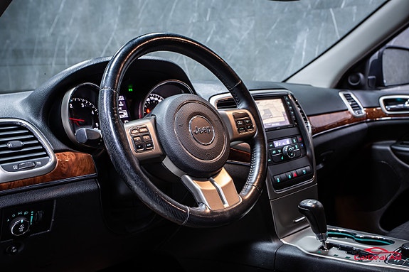 Jeep Grand Cherokee 12 of 29