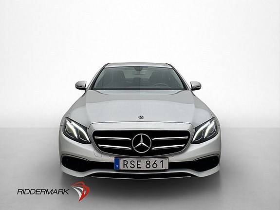 Mercedes-Benz E200 2 of 5