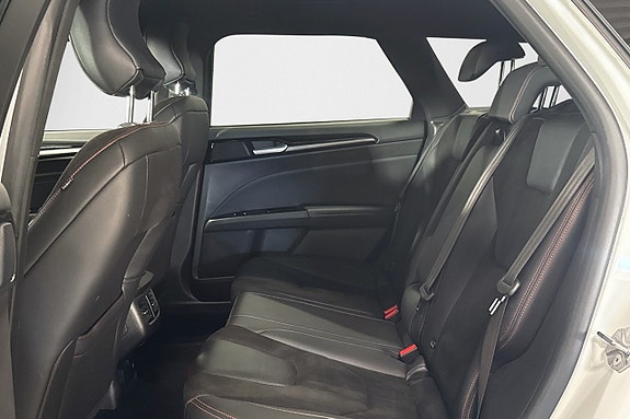 Ford Mondeo 17 of 30