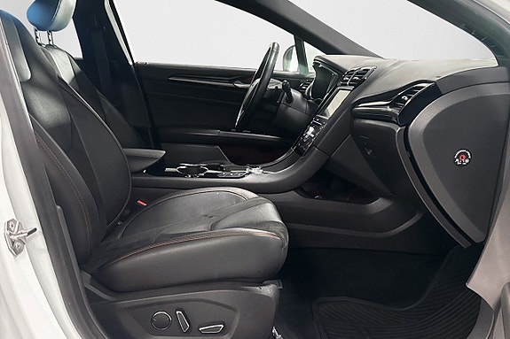Ford Mondeo 13 of 30