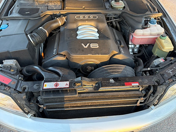 Audi A8 7 of 17