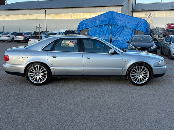 Audi A8 5 of 17