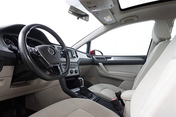 Volkswagen Golf Sportsvan 16 of 22