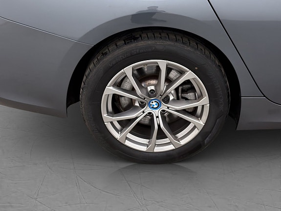 BMW 330e 29 of 30