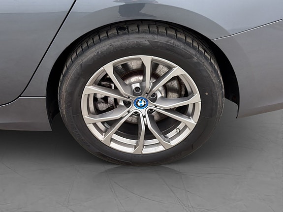 BMW 330e 28 of 30