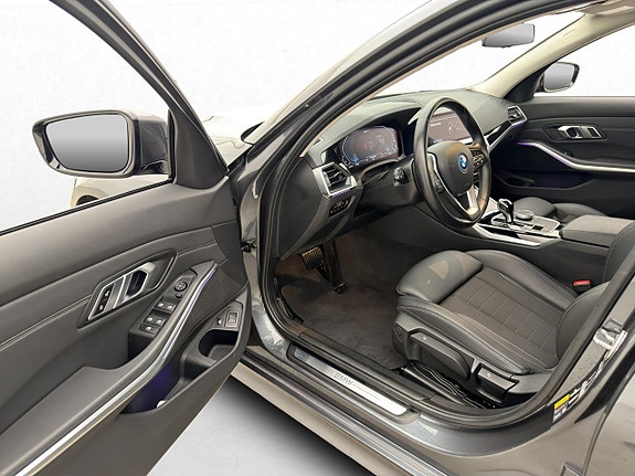 BMW 330e 8 of 30