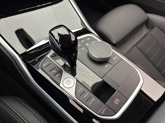 BMW 330e 18 of 30