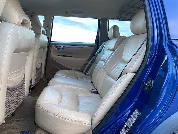 Volvo XC70 12 of 17