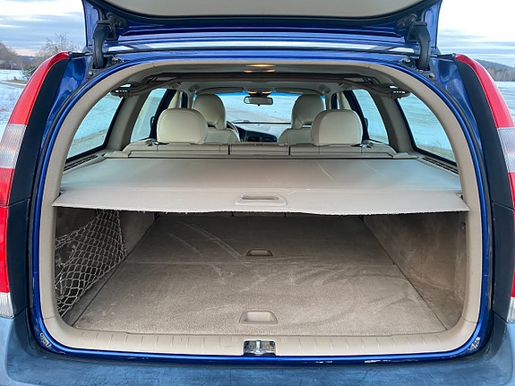 Volvo XC70 10 of 17