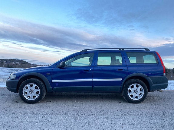Volvo XC70 2 of 5
