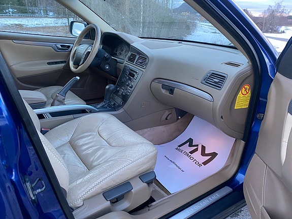 Volvo XC70 14 of 17