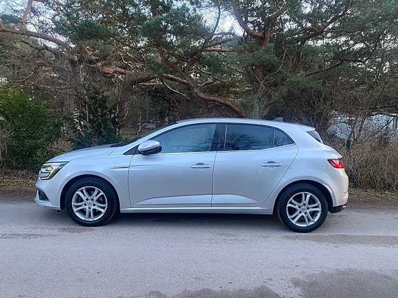Renault Megane IV 4 of 5
