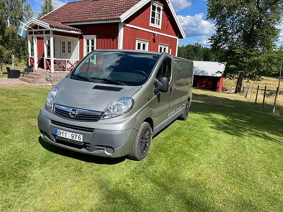 Opel Vivaro 2 of 2