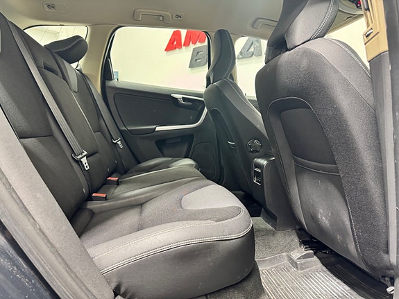 Volvo XC60 11 of 16
