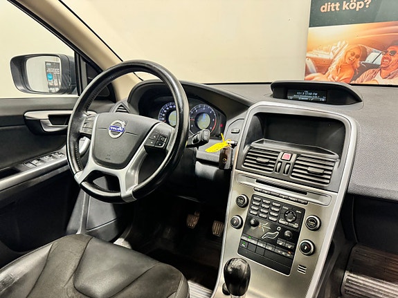 Volvo XC60 2 of 16