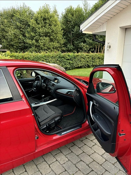 BMW 118d 3 of 5