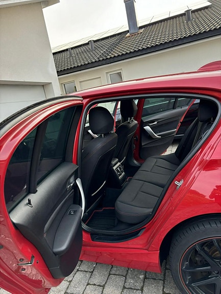 BMW 118d 4 of 5