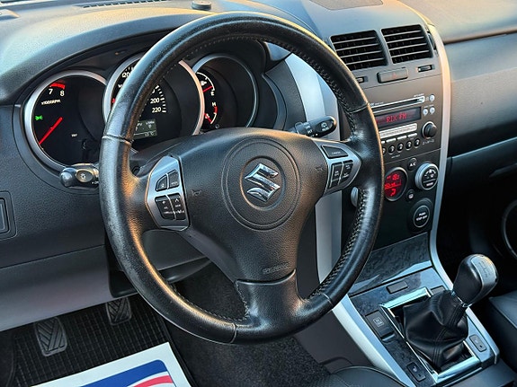 Suzuki Grand Vitara 13 of 18
