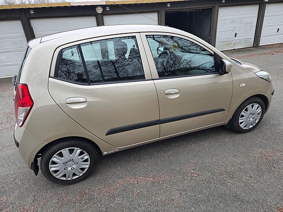 Hyundai i10 3 of 5