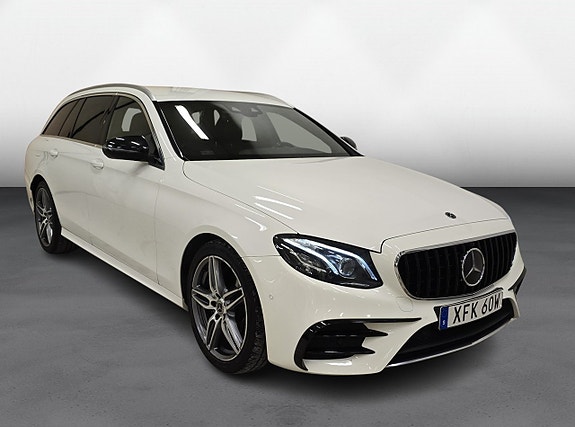 Mercedes-Benz E200 3 of 5