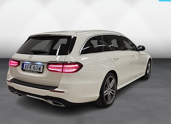 Mercedes-Benz E200 2 of 5