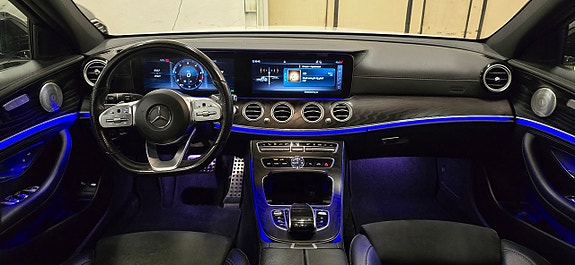 Mercedes-Benz E200 11 of 25